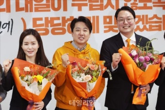 꽃을 든 당선자들, 개혁신당 이준석·이주영·천하람