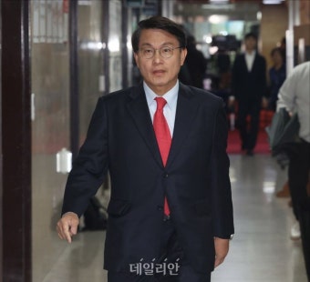 국민의힘 4선 이상 국회의원 당선인 간담회 참석하는 윤상현 의원