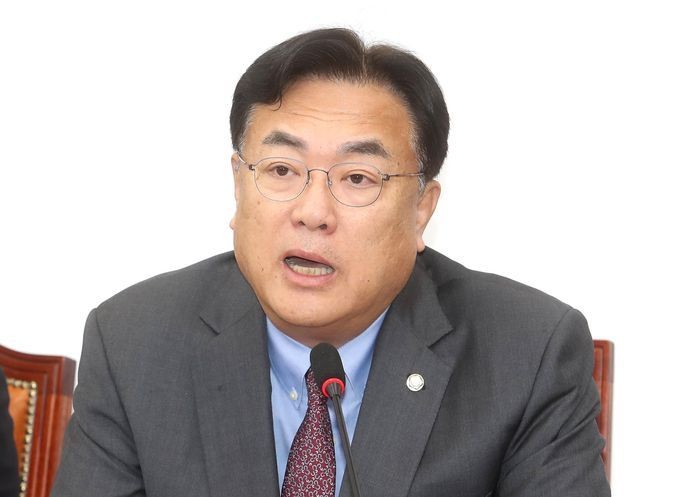 대통령 비서실장 정진석씨, 경찰 출석 요구에 불응 현황 파악 중