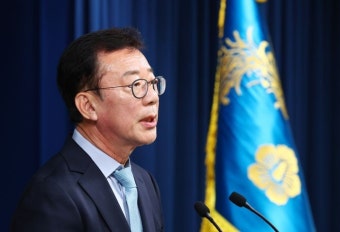 윤 대통령, 신임 정무수석에 홍철호 전 의원 임명…