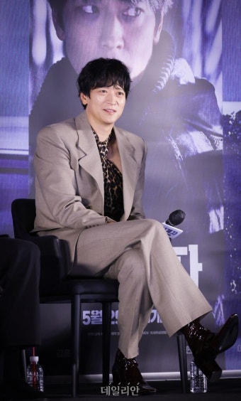 강동원, 오늘도 잘생김과 함께한 참치오빠