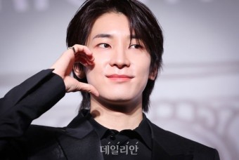 원우 '귀여운 볼하트'