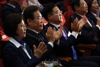 우원식 국회의장 후보 수락연설 듣는 이재명-박찬대