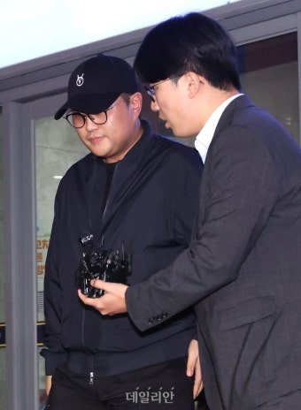 김호중 '취재진 질문에 묵묵부답'