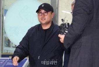 “콘서트 해야 하니, 구속심사 미뤄달라”…김호중 요청, 법원서 기각