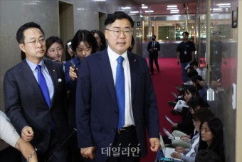 '채해병 특검법 재의결 D-1' 비공개 회동 참석하는 박찬대 원내대표