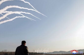위성 폭발로 체면 구긴 북한, 오물 풍선 이어 미사일 도발