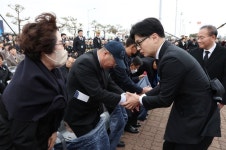 [단독] 몸 챙기시라…한동훈, 제2연평해전 故 한상국 상사 아내 지속 격려