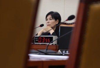 최민희 던지고 정청래 받았다…'방송3법' 과방위 단독 의결, 법사위 직행