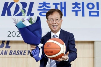 이수광 신임 KBL 총재 “팬 퍼스트 정신을 최고의 가치로”…경기본부장 유재학