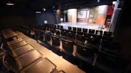 좁은 시장 골목에 자리 잡은, 소극장 로즈아트홀 [공간을 기억하다]