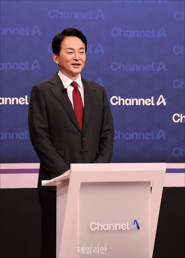 김문수 vs 장동혁, 국민의힘 당대표 후보 토론 초점은 특검과 정책