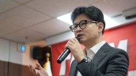팀한동훈 수도권서 막판 지지 호소…폼 잡거나 이미지 관리 안할 것