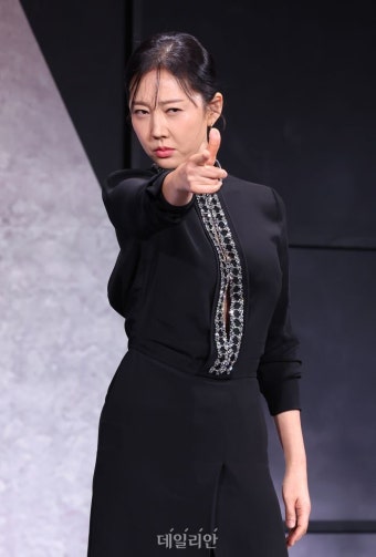 2024 파리 올림픽 은메달리스트 김예지, 발렌시아가 모델로 화보 촬영