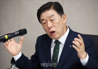 '뉴라이트' 논란 김형석 신임 독립기념관장 기자회견