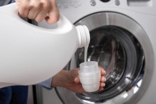 직원 실수로 락스 탄 물을… 식당서 일가족 경악