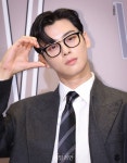 차은우, 안경도 완벽 소화