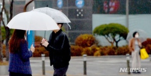 [오늘 날씨] 비온 뒤 오후부터 쌀쌀…일교차 10도 이상, 낮에 운동해야 하는 이유