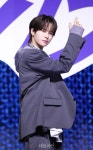 경민, 눈빛으로 말한다