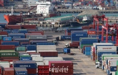 11월 수출 1.4%↑563억 달러…14개월 연속 플러스
