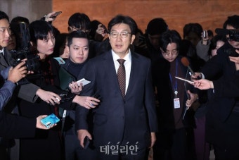권성동 국민의힘 원내대표, 탄핵 표결 전 비공개 의총 참석