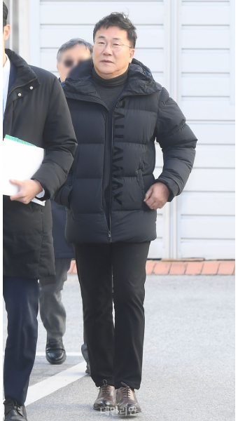 '강제 추행 혐의' 유영재, 3차 공판 출석