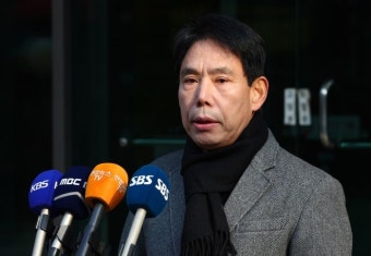 ‘긴급 기자회견’ 신문선 후보, 정몽규 후보 사퇴 촉구 “자격 없다”