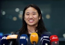 모처럼 웃은 안세영, 유쾌한 귀국 인터뷰 “내가 가는 길이 곧 기록이 될 것”