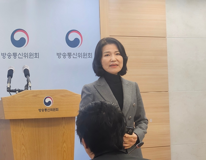 이진숙 방송통신위원장, 정치적 중립 의무 위반으로 주의 처분...이재명 대통령 비공개 회의 내용 왜곡해선 안 된다 경고