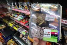 편의점, 백화점과 동급으로 성장한 비결은...“편리함은 기본, 가성비까지”