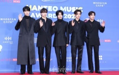 투모로우바이투게더의 포즈