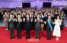 관세청, 모범납세자·세정협조자 포상