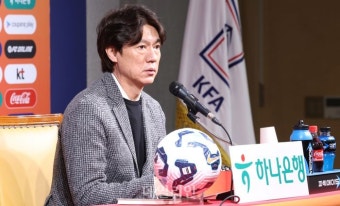 A매치 명단 발표하는 홍명보 감독