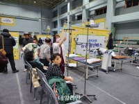 “지역에서 건강검진은 처음”…농촌 찾아가는 왕진버스 북적[현장]