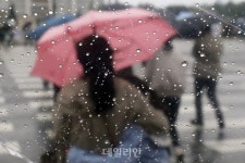 [오늘 날씨] 전국에 강한 비바람…밤부터 급격히 쌀쌀해져