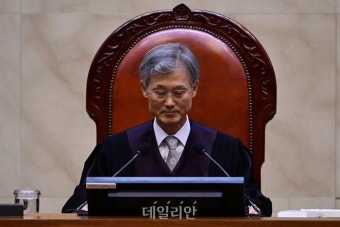 생각에 잠긴 조희대 대법원장