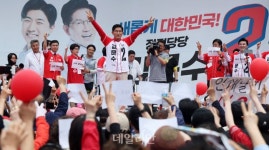 고양 화정역 문화광장 찾은 김문수 후보