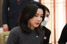 檢, 그라프 매장 압수수색…김건희 여사 선물 '다이아 목걸이' 행방 추적