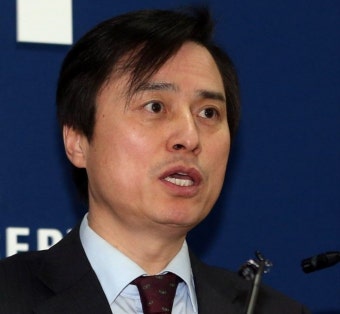 尹 내란 재판에 특검보 첫 출석…