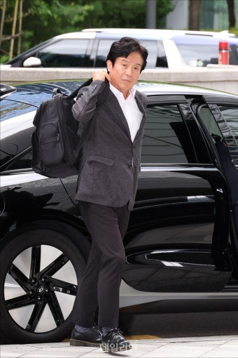 노동자 출신 김영훈 고용노동부 장관 후보자, 첫 출근길