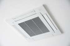 돈 없다…폭염 특보에도 에어컨 가동 중단한 초등학교