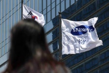 [특징주] 삼성전자, 차익실현 매물 출회에 ‘7만전자’ 반납