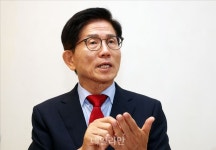 [인터뷰] 김문수 음식에 고춧가루도 있어야…조경태도 품겠다