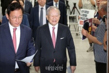 노조법 개정 반대 기자회견 참석하는 손경식 회장