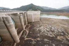 결국 13% 아래로 떨어졌다...오봉저수지 역대 최저 기록