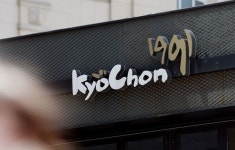 어쩐지 빼빼 말랐더라 교촌치킨의 배신에 불만 폭발