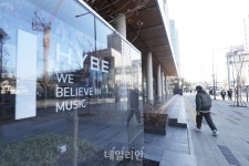 ‘하이브 인디아’ 설립…방시혁 ‘멀티 홈 멀티 장르’ 전략, 14억 시장서 도전