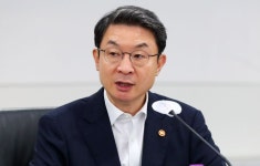 금융위원장 기업 밸류업 넘어 자본시장 레벨업해야