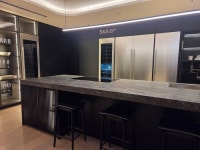 SK 아닙니다 LG전자, 명찰 뗀 매장에 식당까지 만든 이유