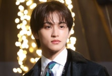 마크 그윽한 눈빛
